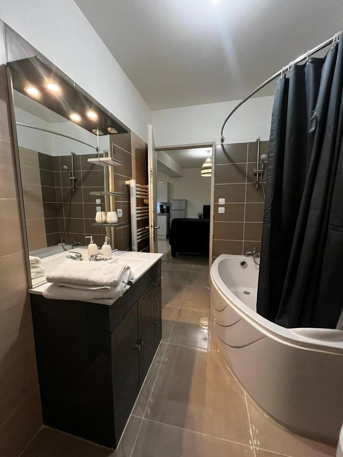 Appartement Des Carmes Нім Екстер'єр фото